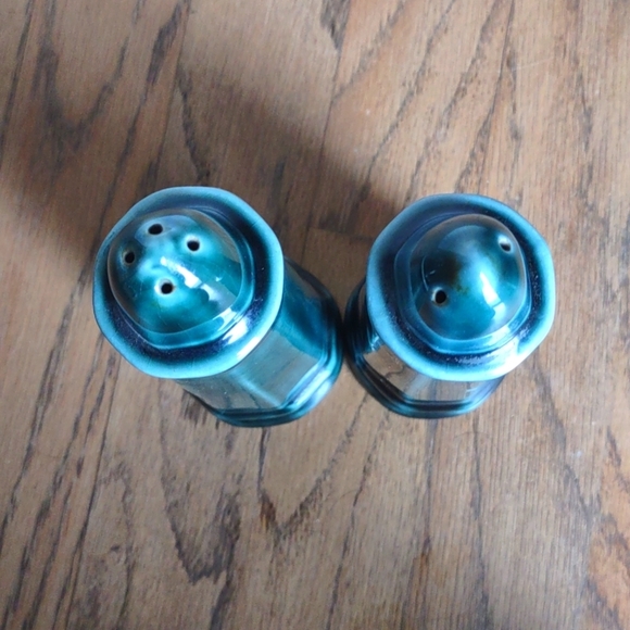 Vintage Pfaltzgraff Heritage Williamsburg Blue Green Salt and Pepper Shakers - Picture 4 of 5